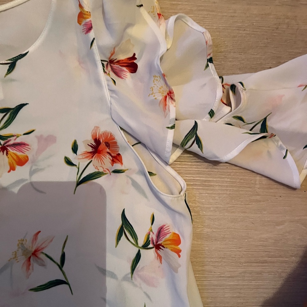 Floral Ruffle Sleeve Blouse - Picture 3 of 3